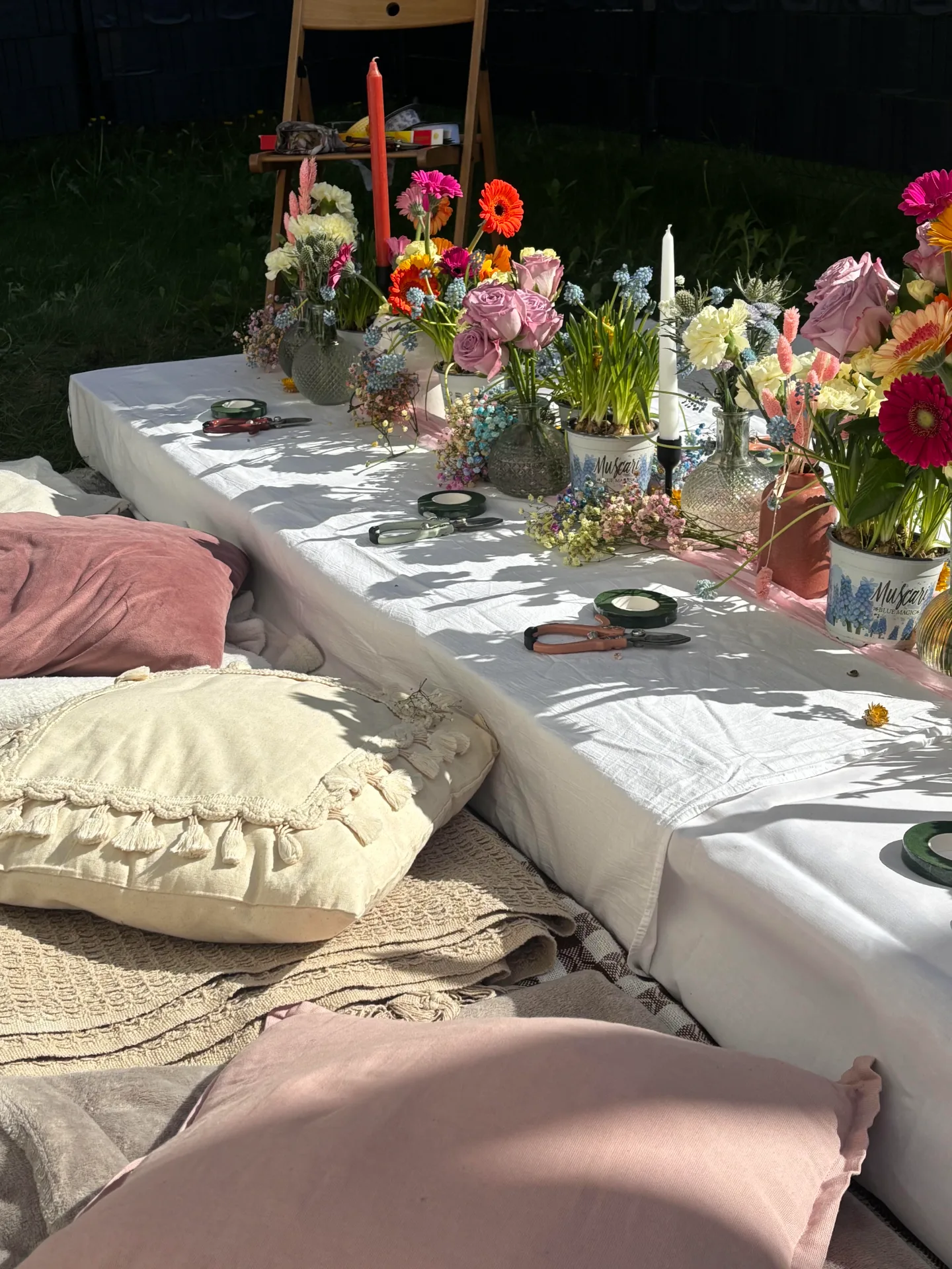 Dekoracje na wieczór panieński - botaniczny styl i kwiatowe akcenty