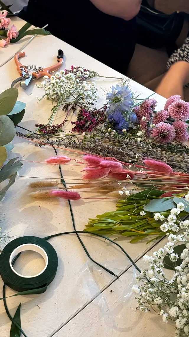 Warsztaty kreatywne na panieński - malowanie ceramiki i bento cake